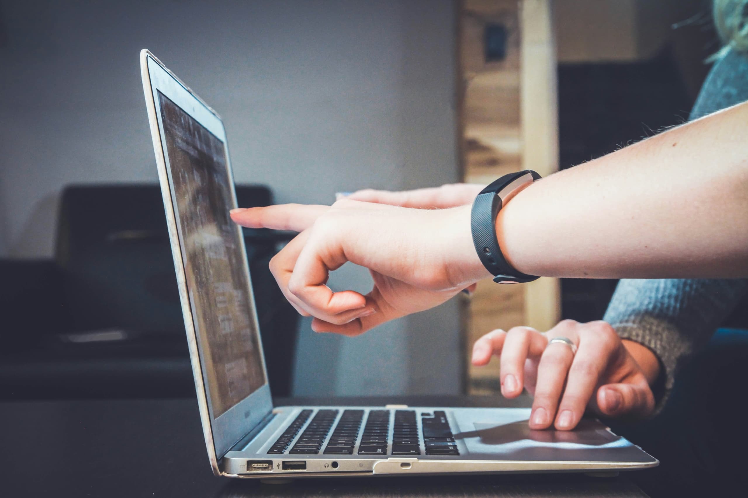 Avoiding fake pop-ups and tech support scams